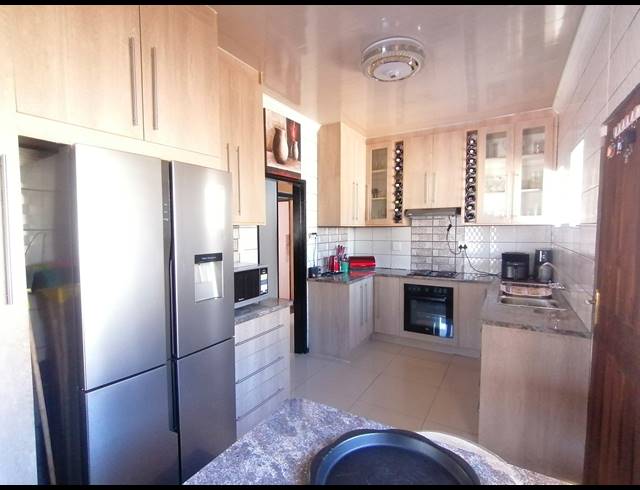 3 BEDROOM FREESTANDING SOLD IN STILFONTEIN EXT 3
